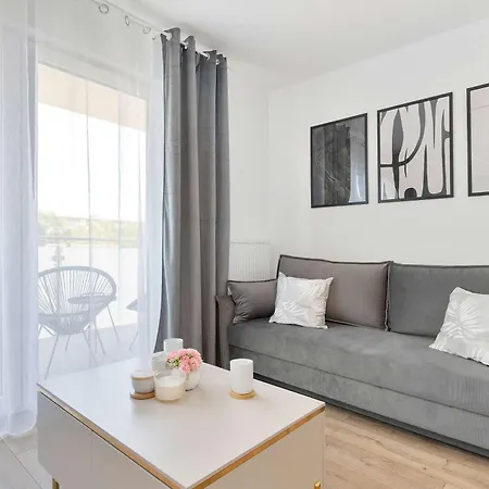 Апартаменты Sloneczny Z Balkonem I Parkingiem, Blisko Plazy By Renters Ястшембя-Гура