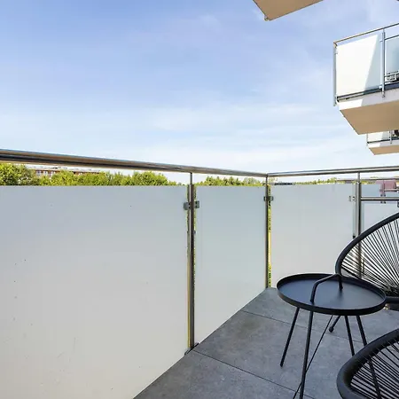 Апартаменты Sloneczny Z Balkonem I Parkingiem, Blisko Plazy By Renters *