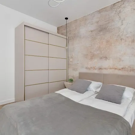 Sloneczny Z Balkonem I Parkingiem, Blisko Plazy By Renters